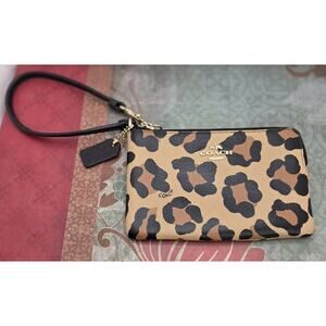 Coach Corner Zip Wristlet CBP22 Gold Black Leopard Print Pebble Leather